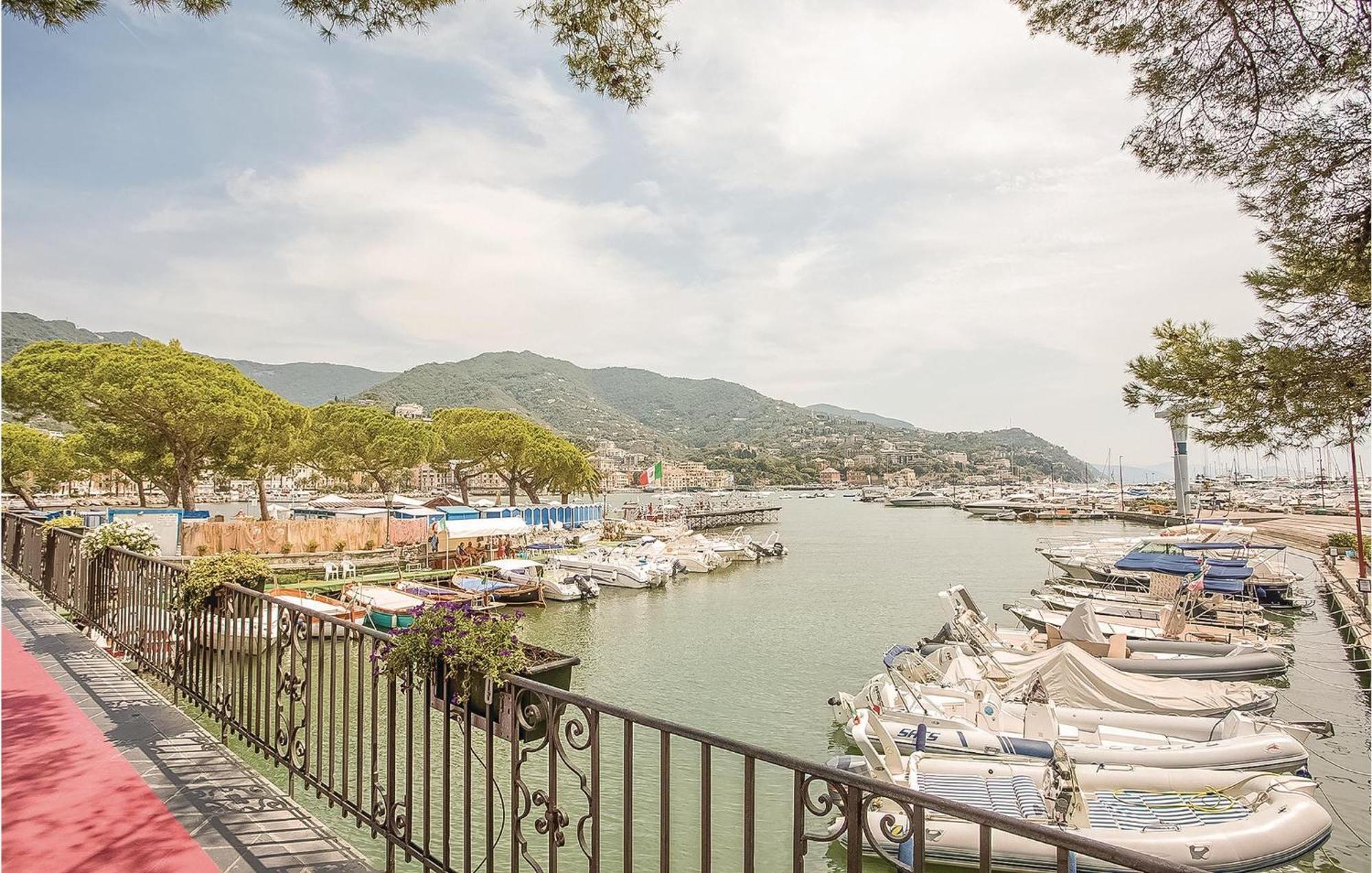 Awesome Apartment In Rapallo Ge With Kitchen Sant'Anna  Ngoại thất bức ảnh